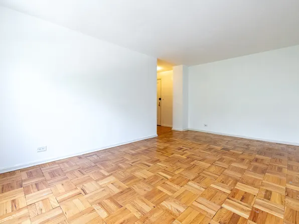 80 Knolls Crescent image 5 of 20