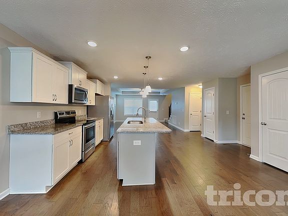 4th image of 549 Medallion Cir