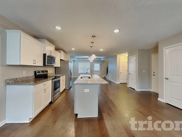 549 Medallion Cir — Photo 4