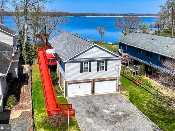 6928 N River Dr, Middle River, MD 21220