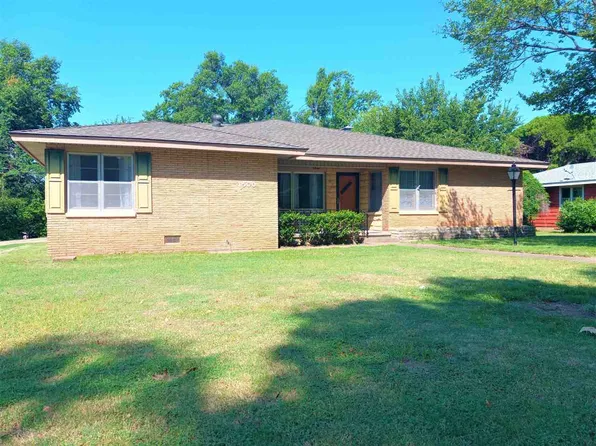 1500 Monument Rd, Ponca City, OK 74604