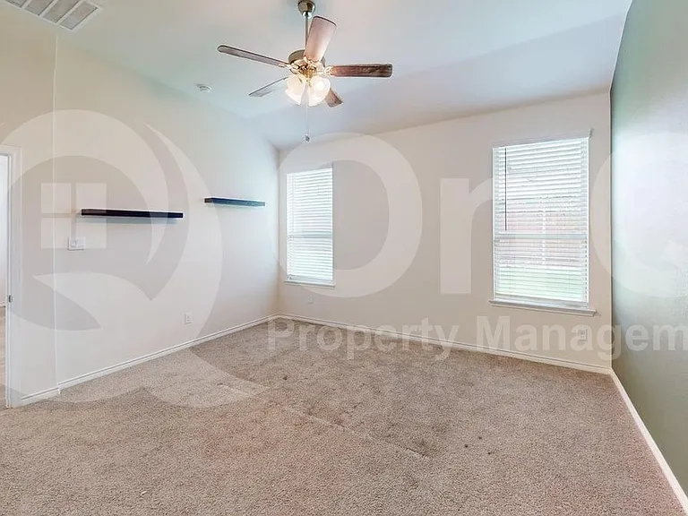 1932 Willie Ray St — Photo 12