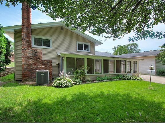 3rd image of 9054 McKinley Dr