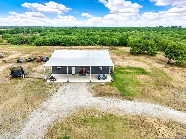 757 Joy, Floresville, TX 78114