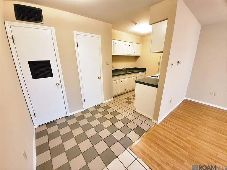 454 W Parker Blvd #B5 — Photo 3