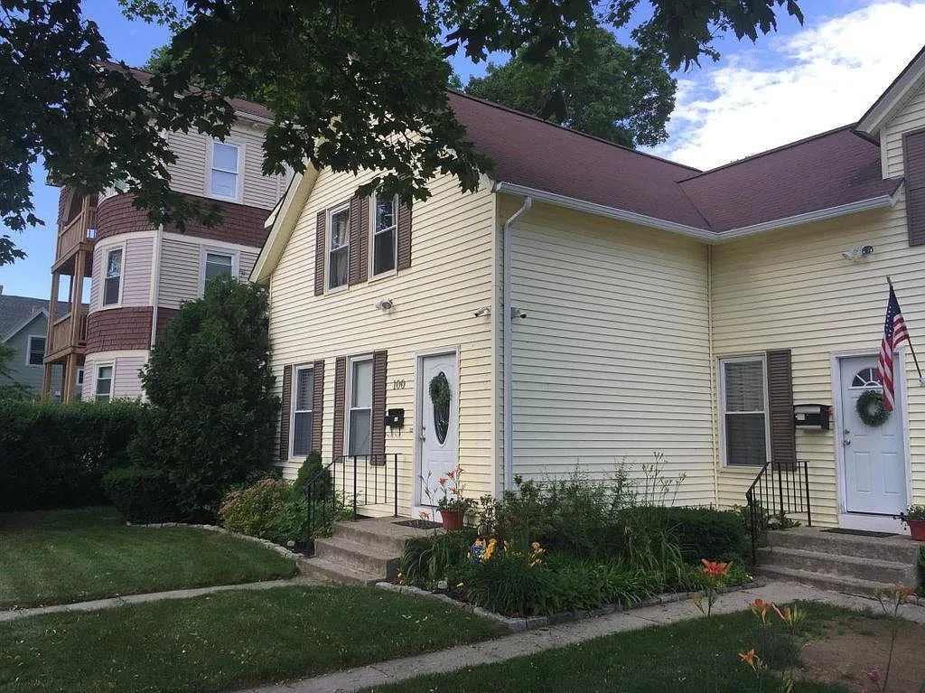 3 bed, 1300 sqft, $2,275 — Photo 1