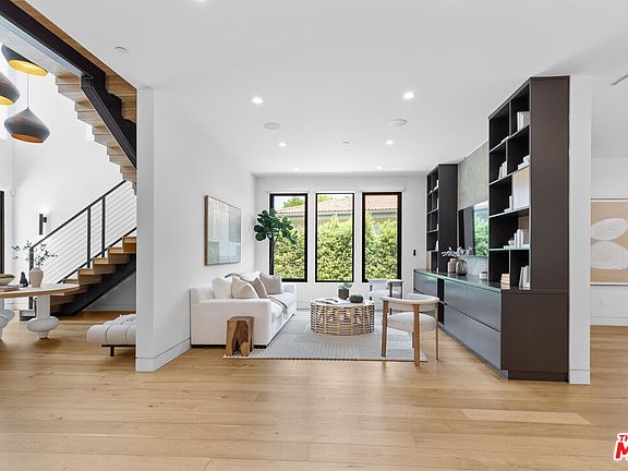 4th image of 4854 Alonzo Ave