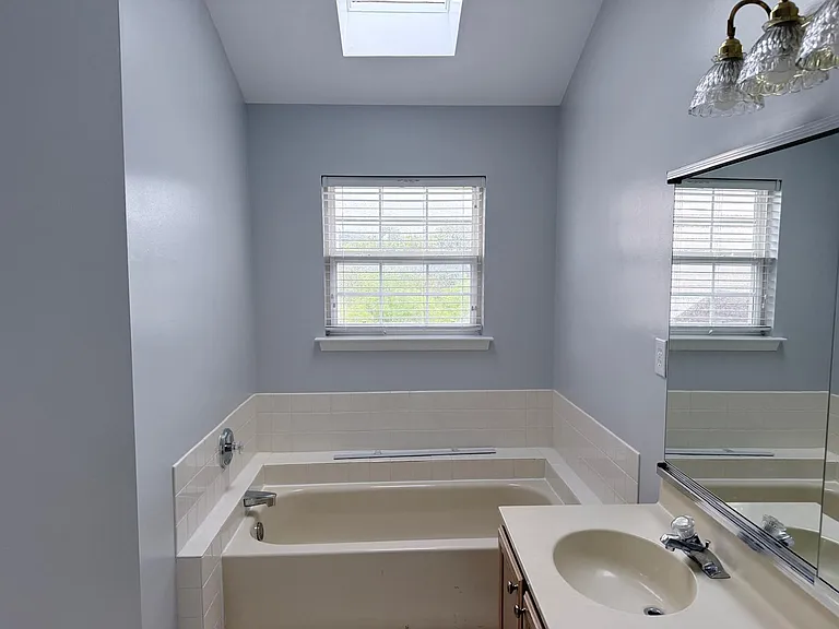 921 Bentley Ct — Photo 20