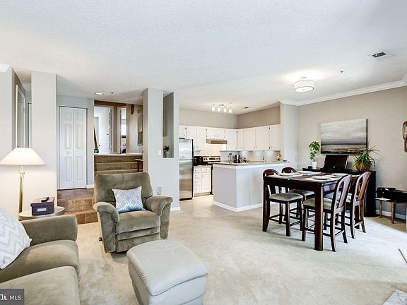 4th image of 279 S Pickett St APT 302