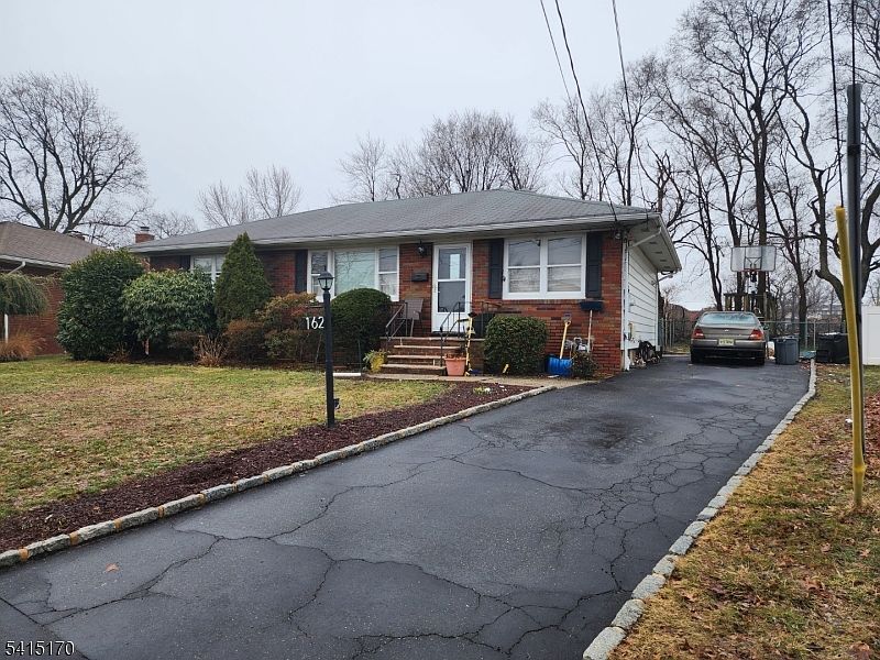 2nd image of 162 Rutgers Pl