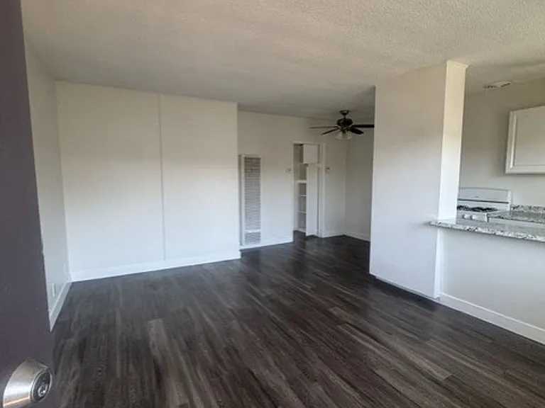 Marine Bay Apartments — Photo 10