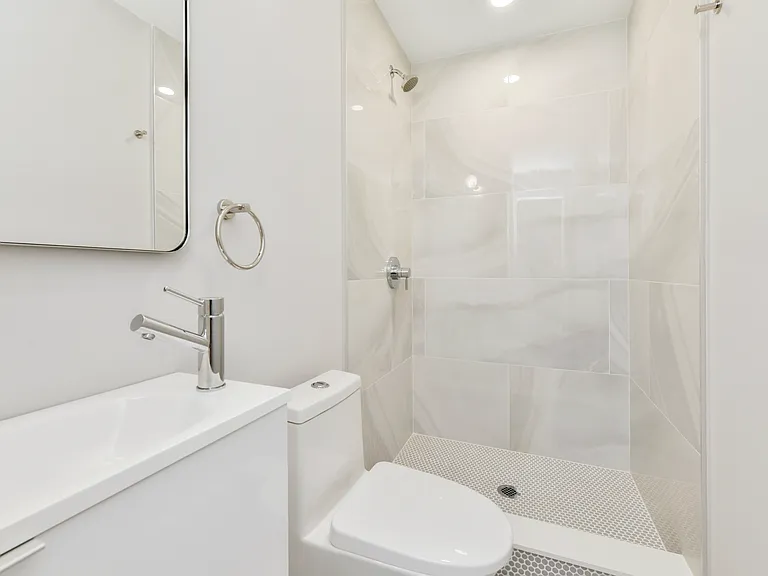 226 Princeton St #7B — Photo 11