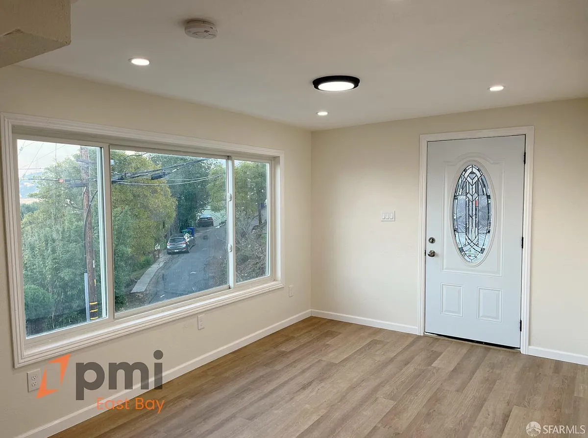 Building Photo - 303 Virginia St #B
