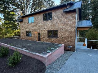 3935 Lytle Rd NE, Bainbridge Island, WA 98110