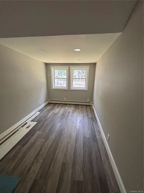 3 bed, 1.0 bath, 1479 sqft, $3,300 — Photo 3