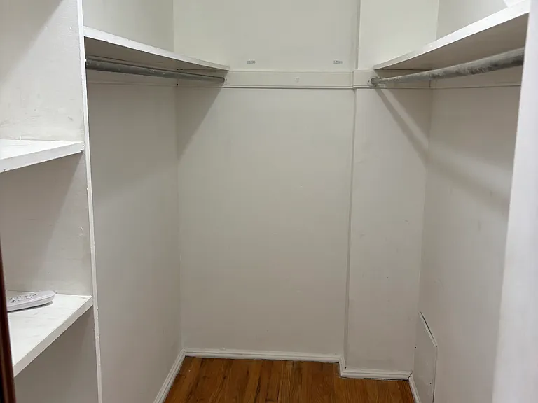 1050 Covedale Ave — Photo 10