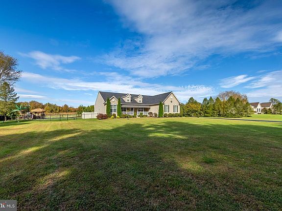 5th image of 812 Lincoln Rd