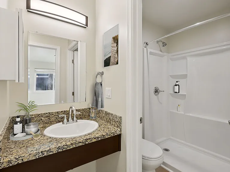 2490 Lancaster Dr — Photo 7