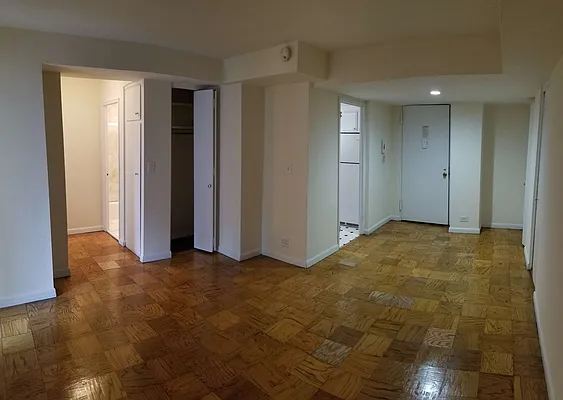Rented by Manhattan Apartment Organization | media 29