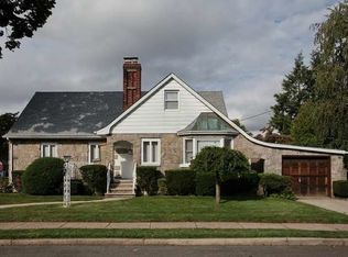 553 Willow Ave, Rochelle Park, NJ 07662