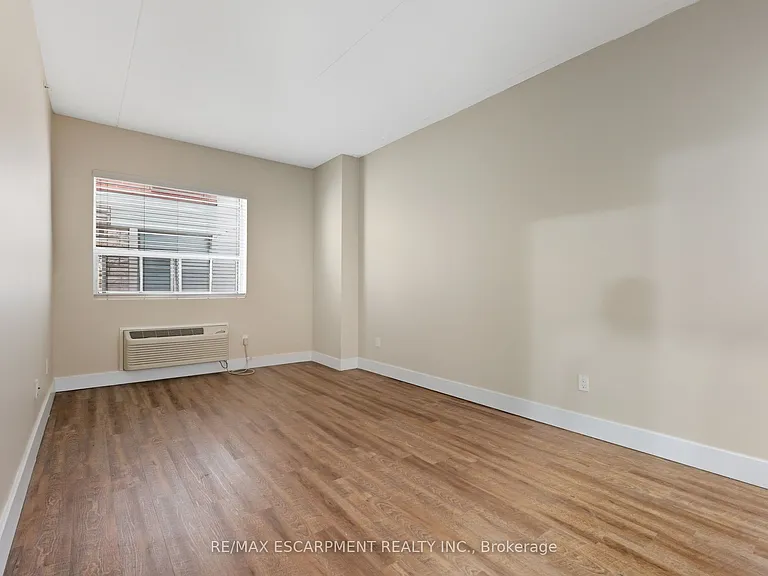 149 Main St W #203 — Photo 17