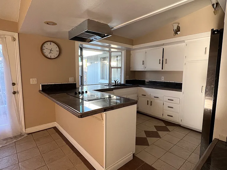 3292 Yellowtail Dr — Photo 5