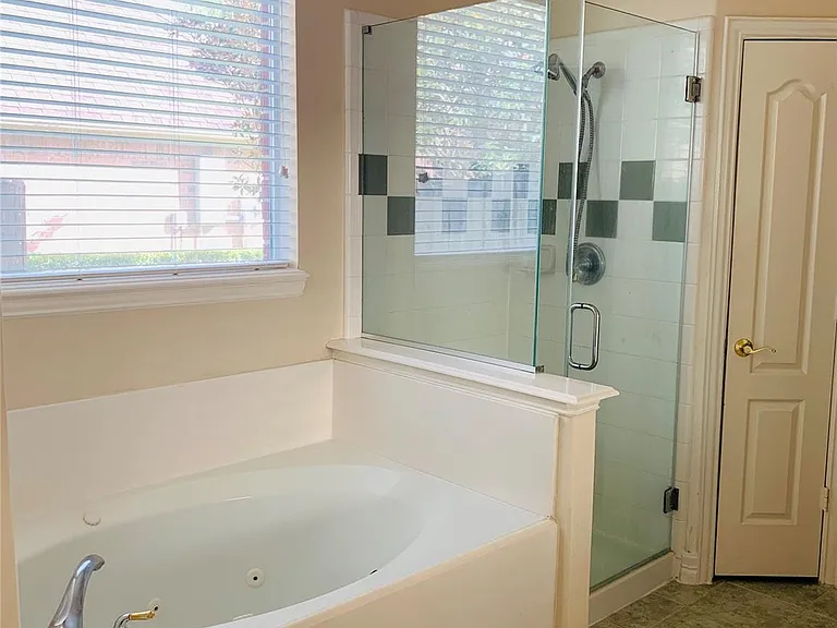 2516 Brittany Lakes Dr — Photo 13
