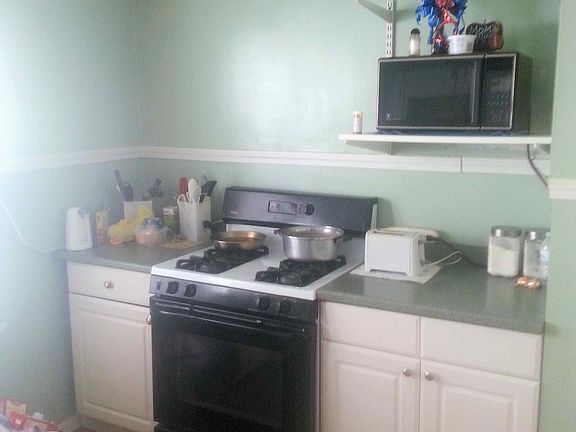 4th image of 11 Domedion Ave
