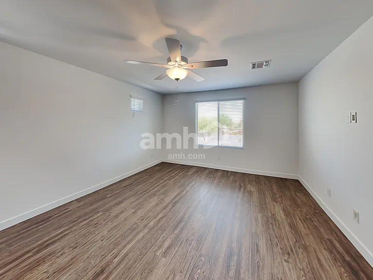 4137 S 105th Dr — Photo 10