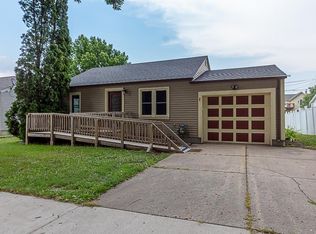 211 S Montgomery Ave, Le Center, MN 56057