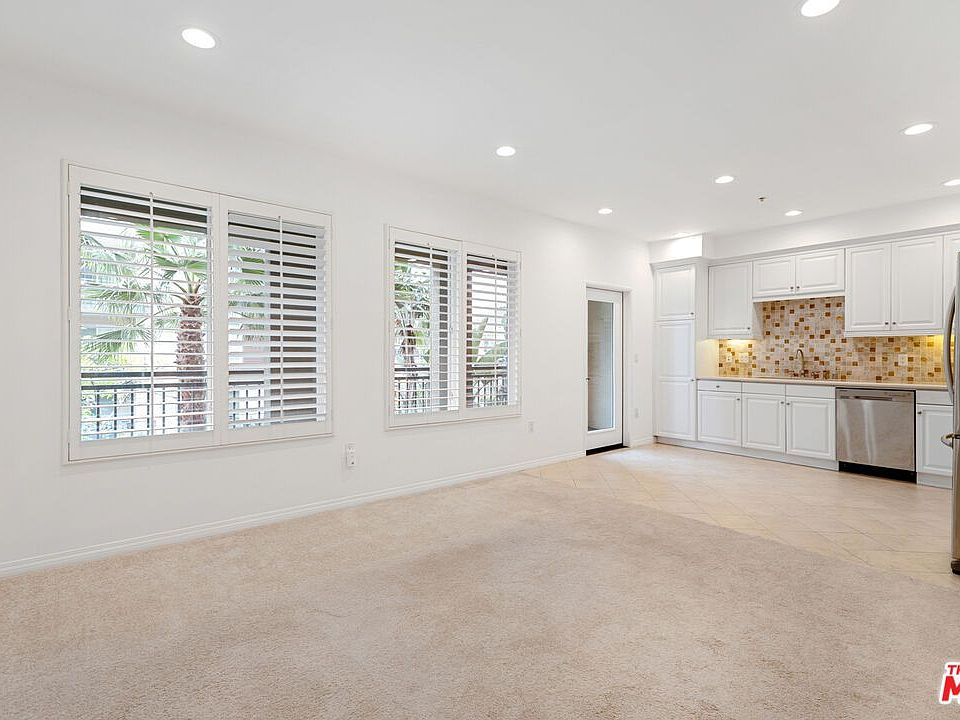 1st image of 6020 Seabluff Dr Unit 218