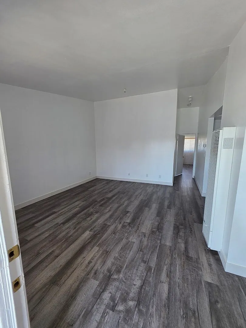Yukon Apartments (DMM5) — Photo 3