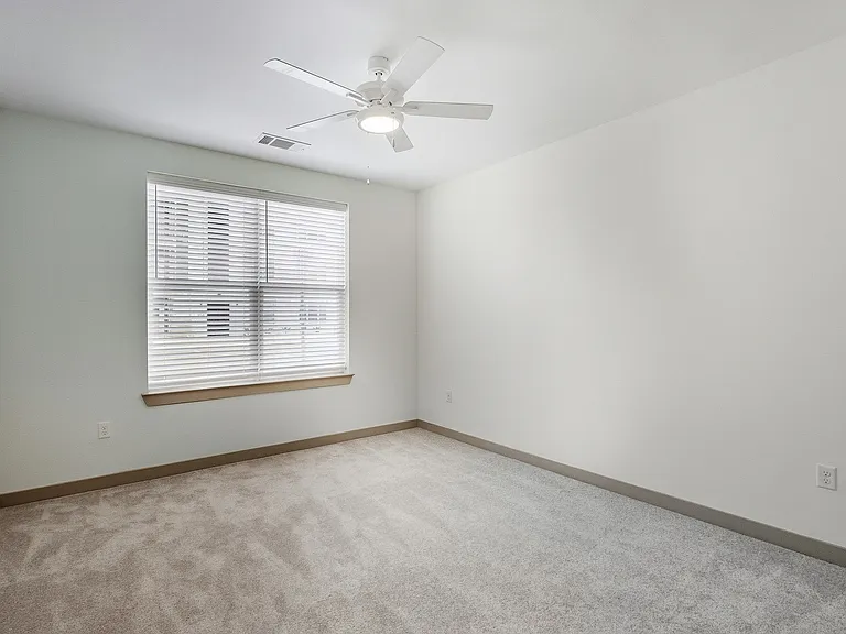Allure Apartments — Photo 37