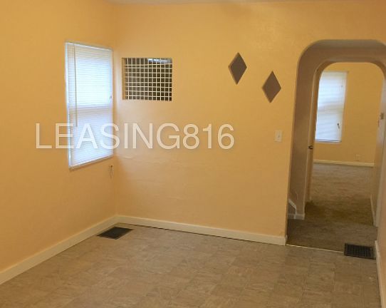 4th image of 548 S Oxford Ave