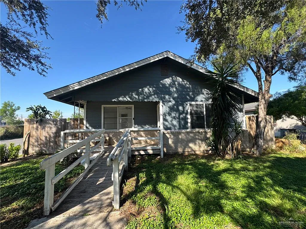 3 bed, 2.0 bath, 1316 sqft, $1,000 — Photo 1