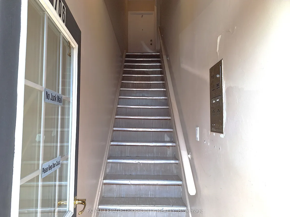 Building Photo - 706 Wilson Ave #1