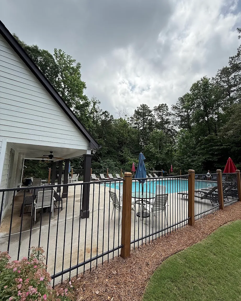 4 bed, 3.5 bath, 2598 sqft, $825 — Photo 2