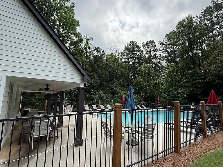Poolhouse + Grill Area for use