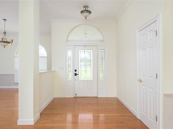 4th image of 217 SW Dragonfly Ct
