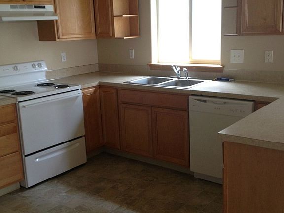 3rd image of 220 Glengate St