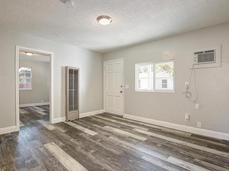 3306 Albany Way — Photo 10