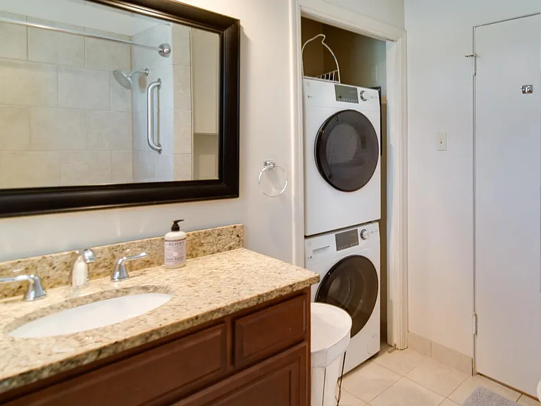 1 Coolwood Dr #1 — Photo 8