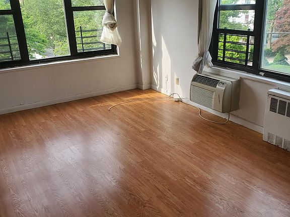 5th image of 50 Davis Ave #2109