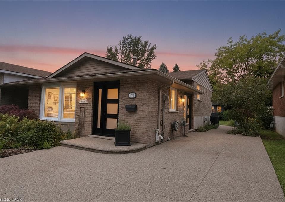 1st image of 374 Brigadoon Dr