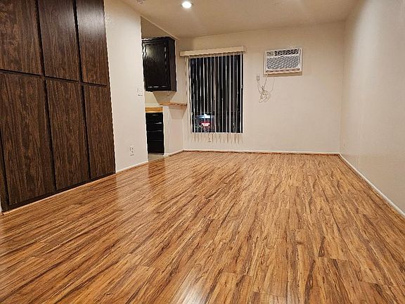 2nd image of 7139 Hazeltine Ave #3abda1b39