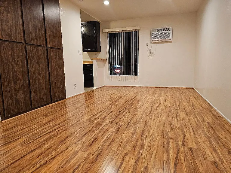 7139 Hazeltine Ave — Photo 2