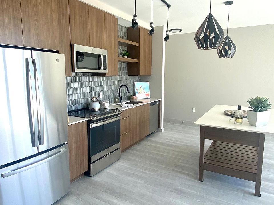 1st image of 521 SE 7th St #101