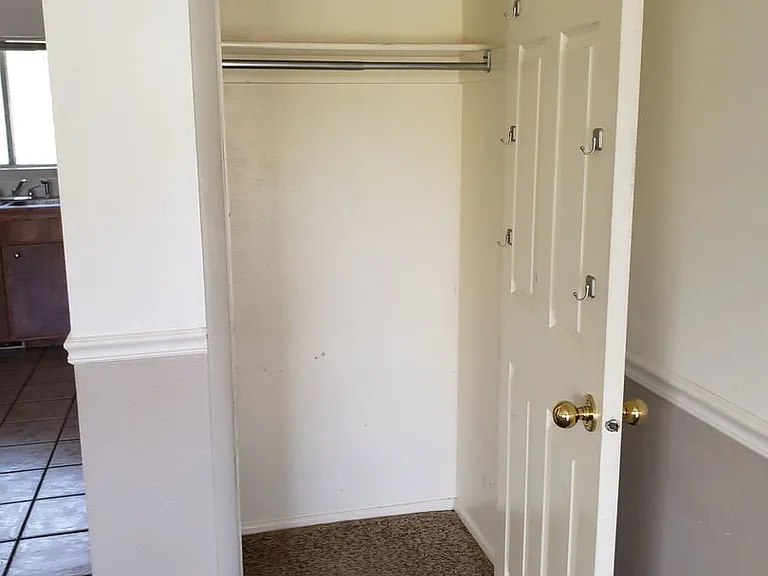 580 S 470th St E #4 — Photo 3
