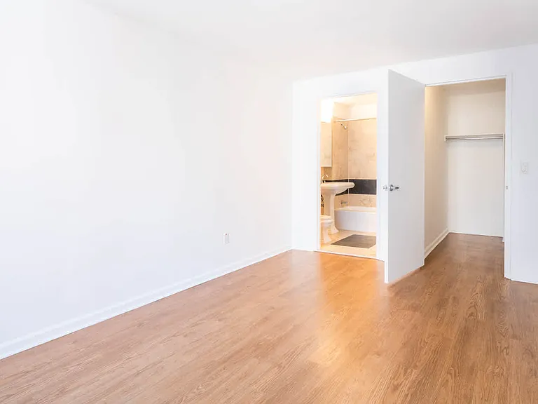300 E 39th St #10J — Photo 27
