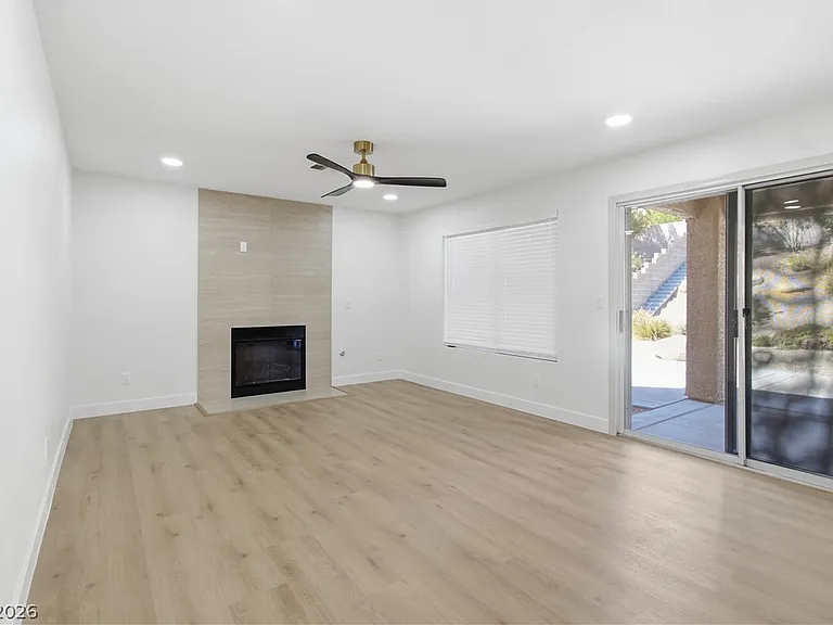 2137 Crestline Falls Pl — Photo 10